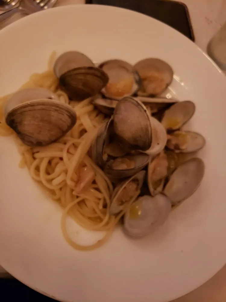 Linguine with Clams and White Wine Sauce